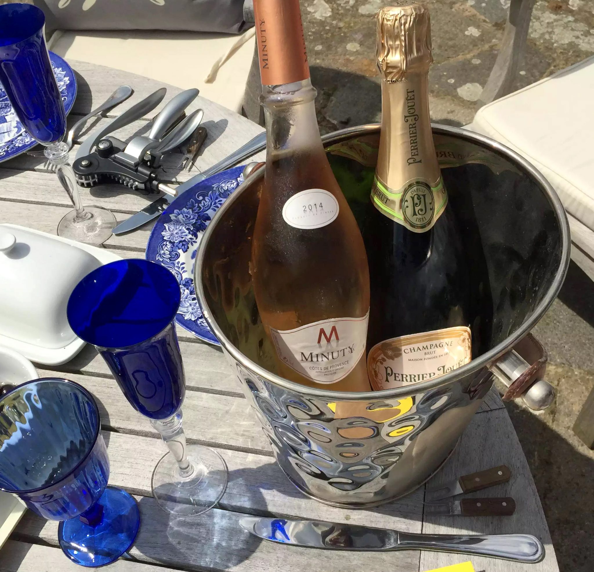 Fathers Day BBQ Marleys Family Sunshine Outdoor Dining Garden Celebration Meat Salads BBQ Lunch Healthy Perrier Jouer Minuty Champagne Rose Wine