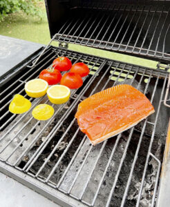 Salmon on the BBQ with tomatoes and lemon