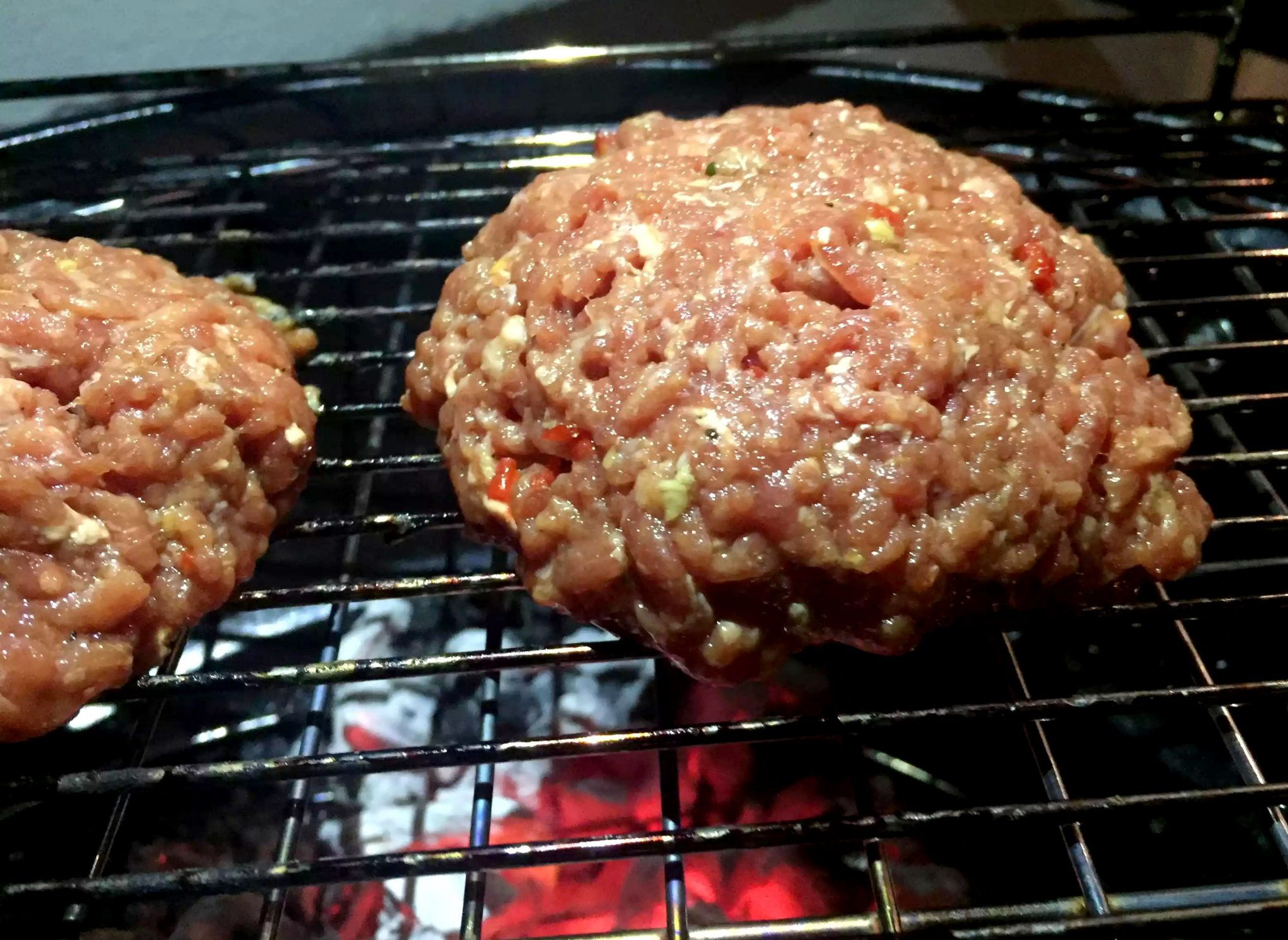Super Simple Spicy Burgers (Chilli & Garlic by Emma Eats & Explores - SCD, Paleo, Grain-Free, gluten-Free, Dairy-Free, Clean Eating