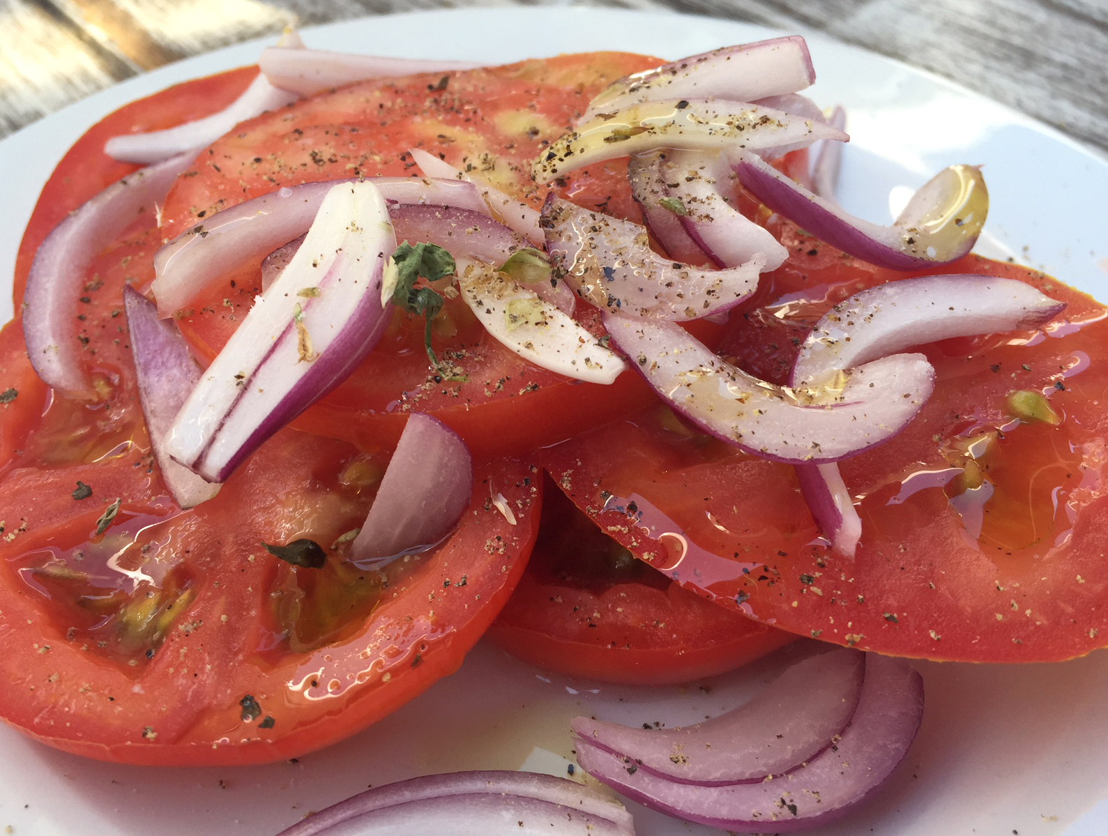 Marias Restaurant - Praia de Garrao - Algarve - Portugal - Tomato onion Salad Oregano