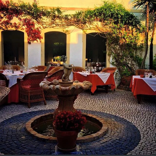 Pequeno Mundo Restaurant - Algarve - Courtyard