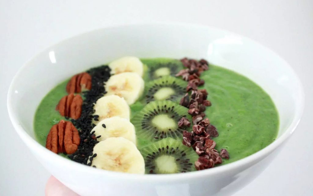 Matcha Green Tea Smoothie Bowl by Emma Eats & Explores - Grainfree, Glutenfree, Refined Sugarfree, Paleo, Vegetarian & Low Carb