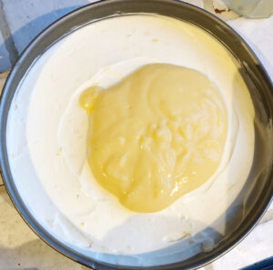 Spread the lemon curd on the cheesecake mix