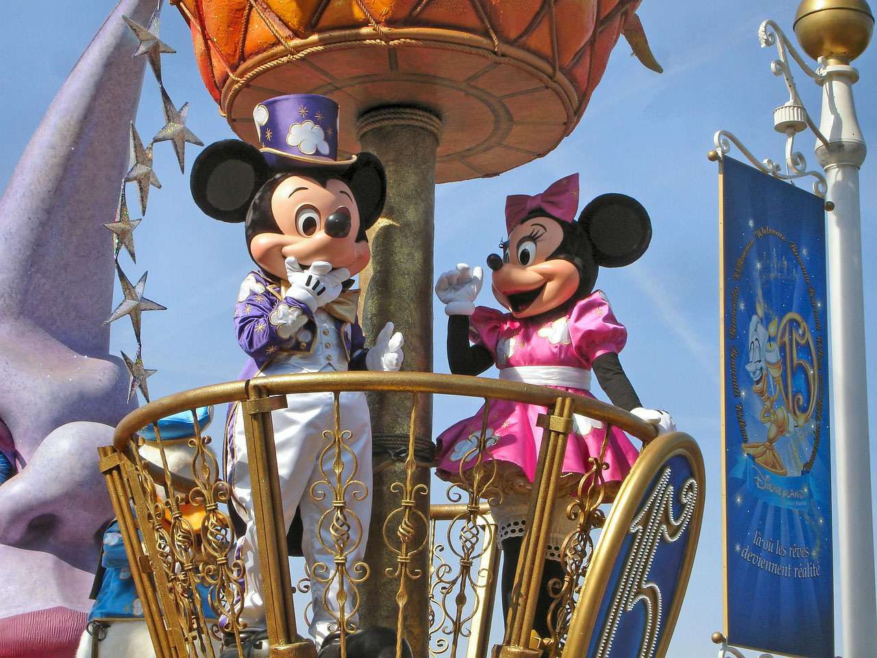 Mickey at Minnie at the Disney Parade