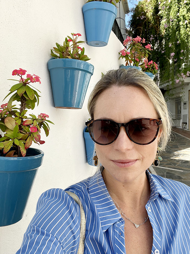 me on Calle Carmen - bluepots and carnations